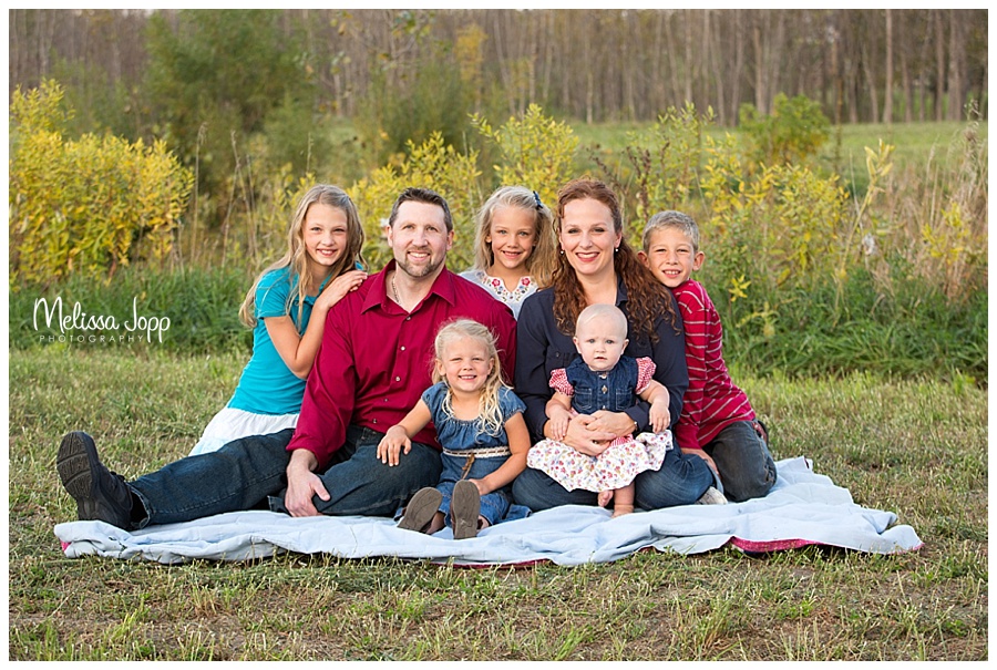 outdoor family pictures on a blanket mayer mn