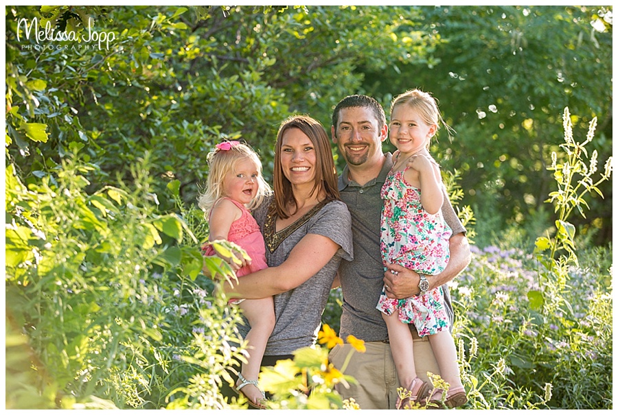 outdoor family pictures at arboretum in chanhassen mn